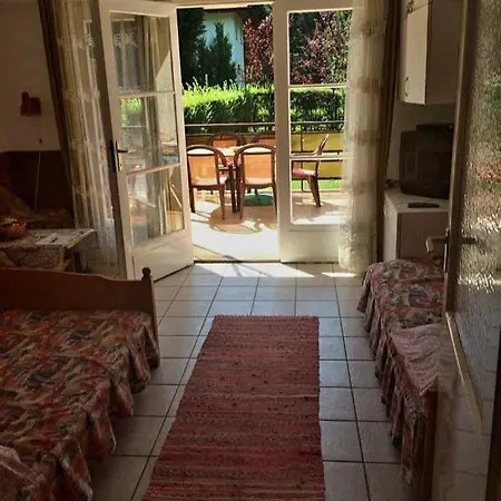 Apartmán Aranyparton Harom Szobas Apartman *